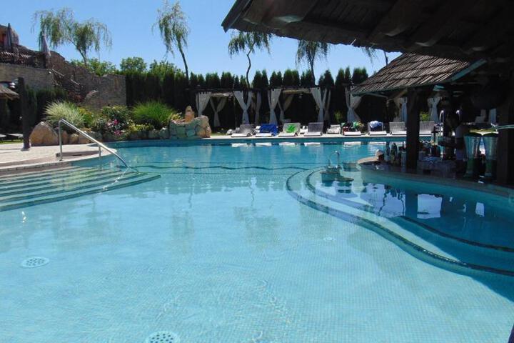 Pool 9 of 23