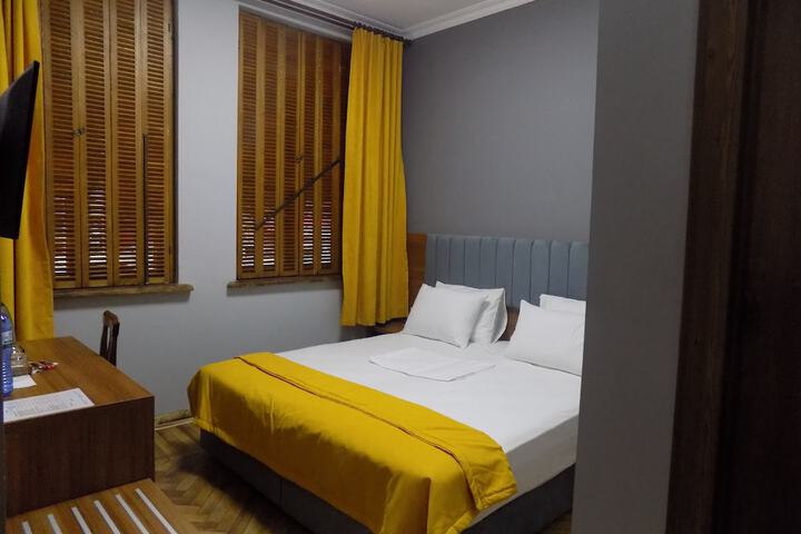 Room 18 of 37
