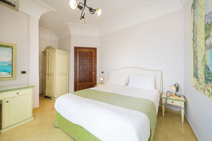 Room 4 of 71