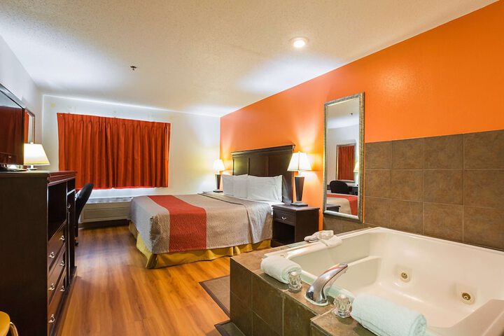 1 King Bed (12 of 13)