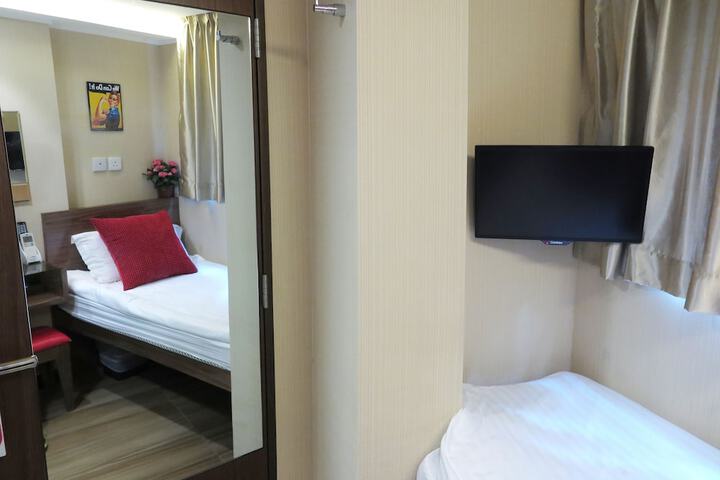 Room 8 of 42