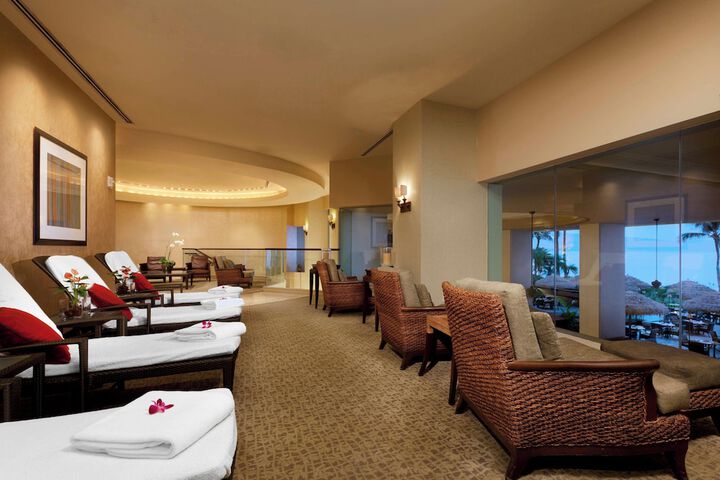 Lounge 182 of 246