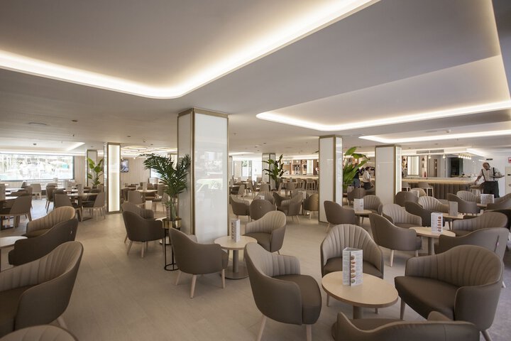 Lounge 62 of 83