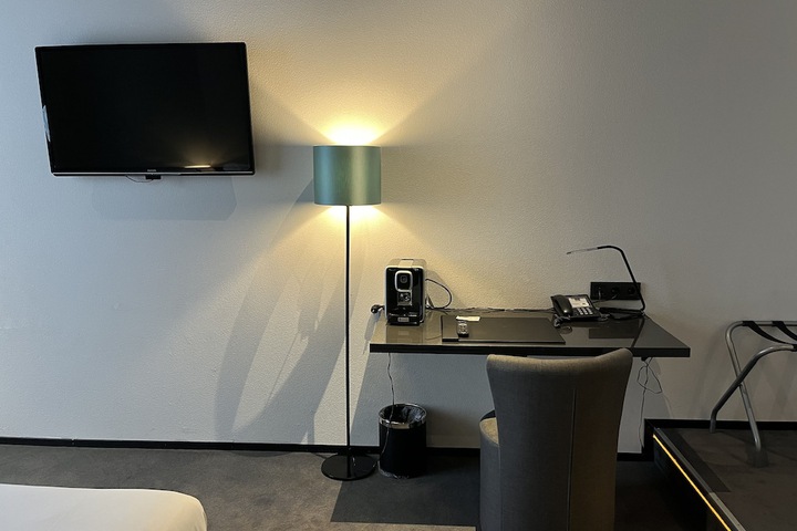 Room 7 of 28