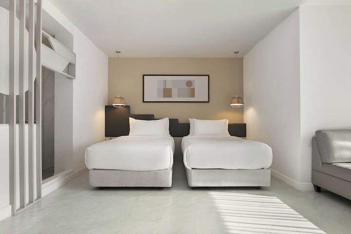 Room 26 of 61