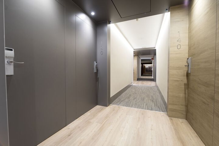 Room 8 of 153