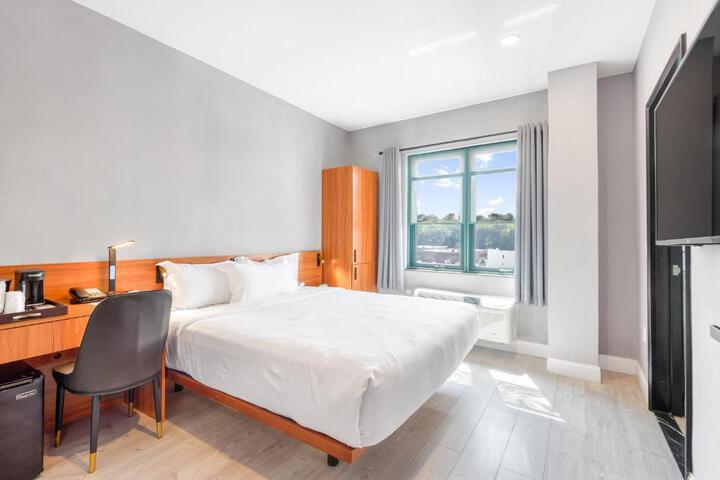 2 Double Beds (3 of 4)