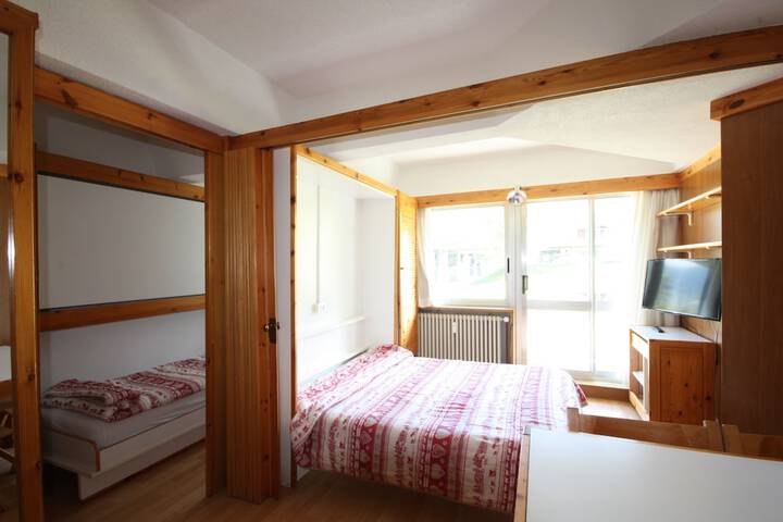 Room 4 of 61