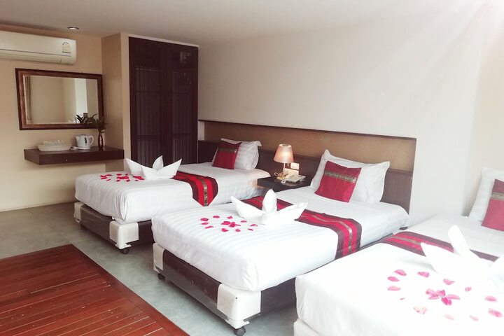 Room 9 of 76