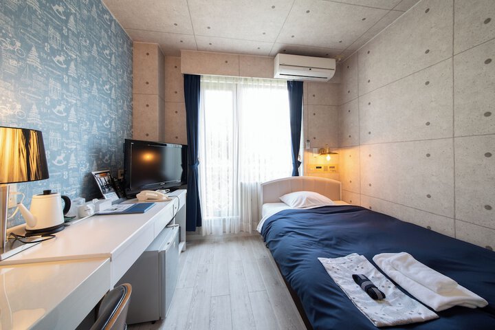 Room 9 of 84