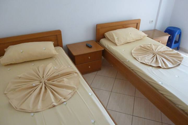 Room 11 of 33
