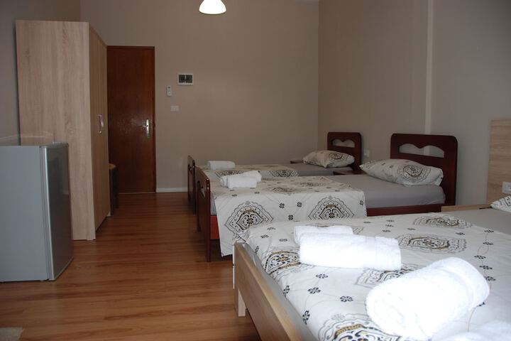 Room 12 of 152