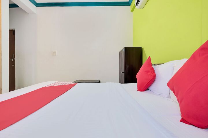 Room 14 of 33