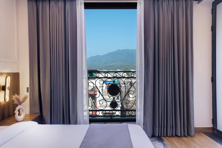 Room 18 of 33