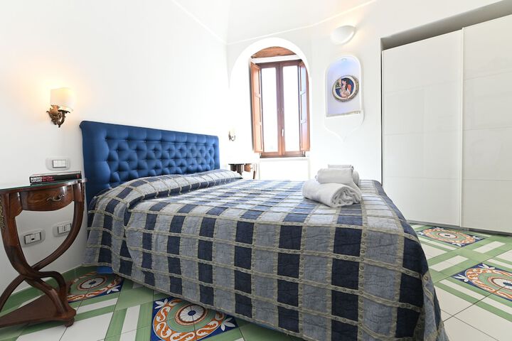 Room 15 of 28