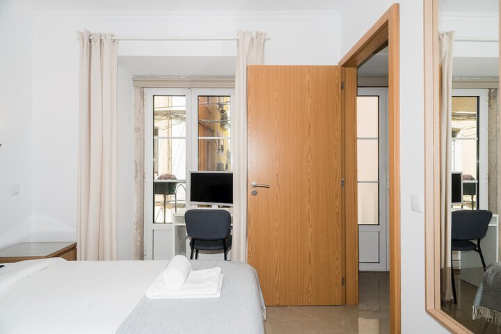 Room 12 of 76