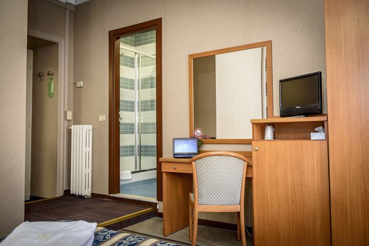 Room 28 of 54