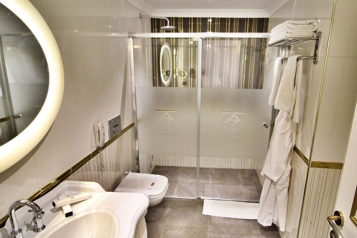 Room 93 of 177