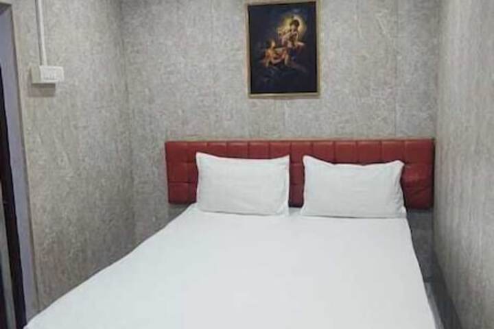 Room 26 of 35