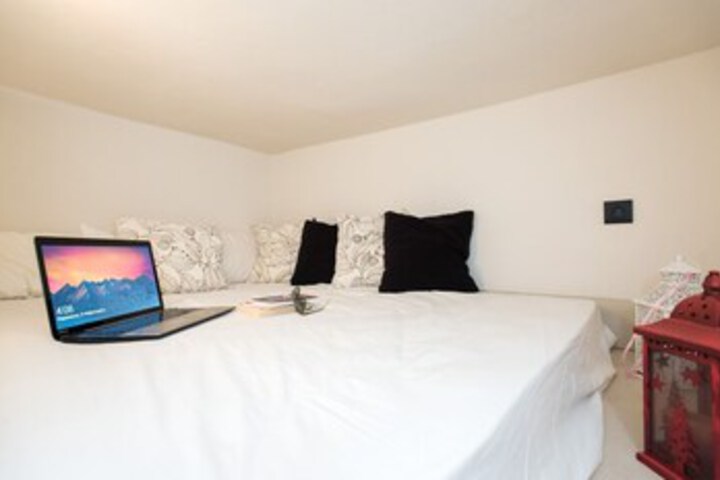 Room 10 of 27