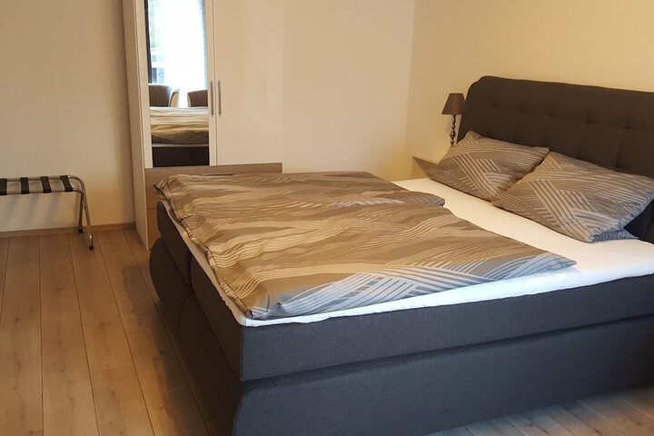 Room 7 of 27