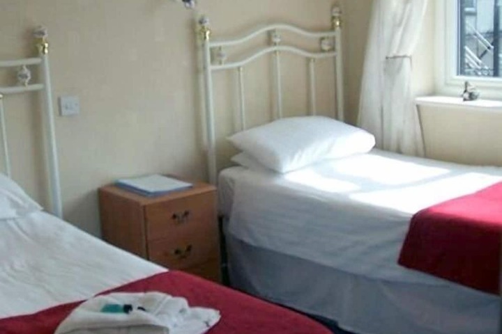 Room 9 of 39
