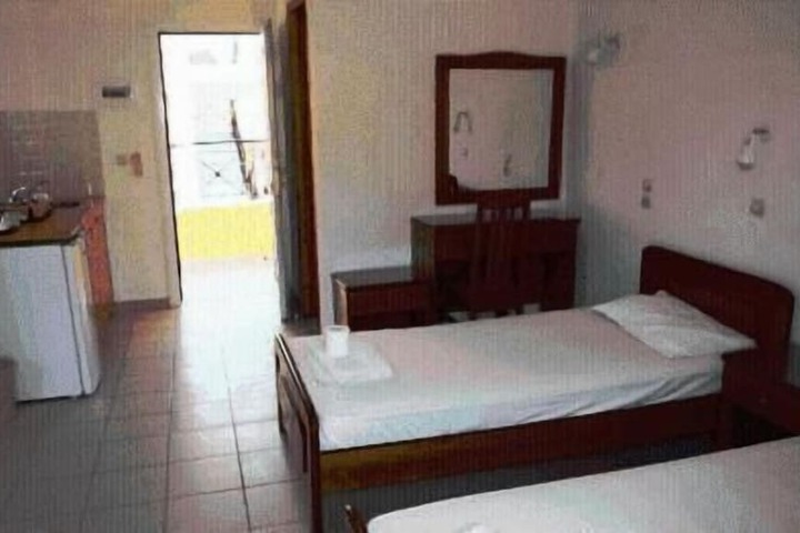 Room 8 of 32