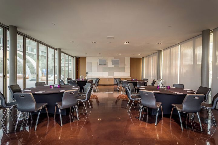 Meeting facility