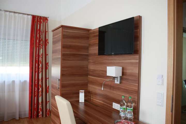 Room 11 of 19
