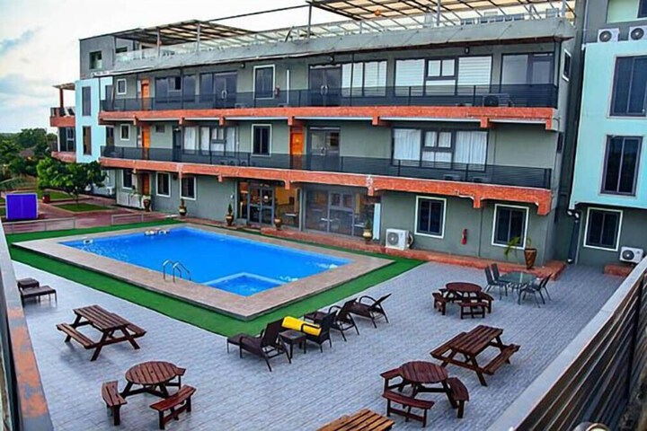 Pool 9 of 13