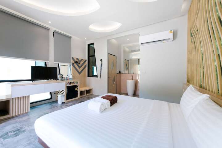 Room 12 of 120