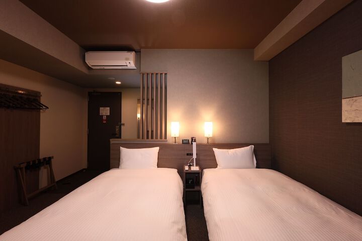 Room 5 of 31