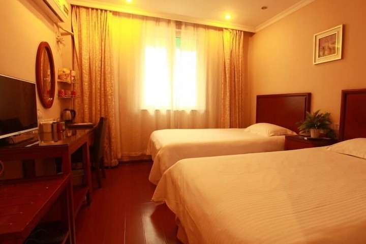 Room 4 of 20