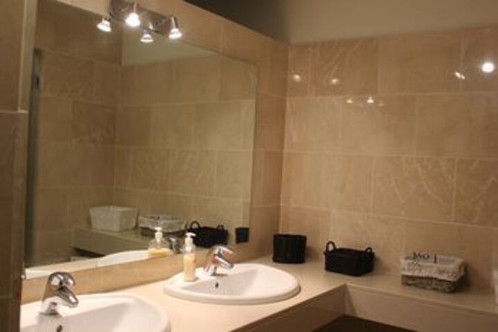 Room 4 of 16