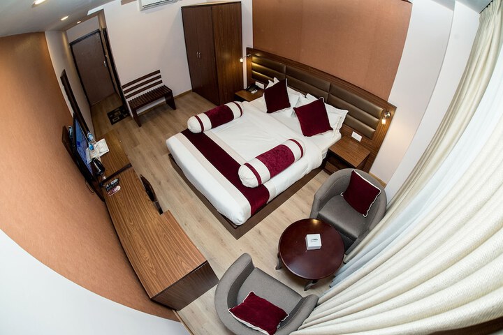 Room 33 of 70