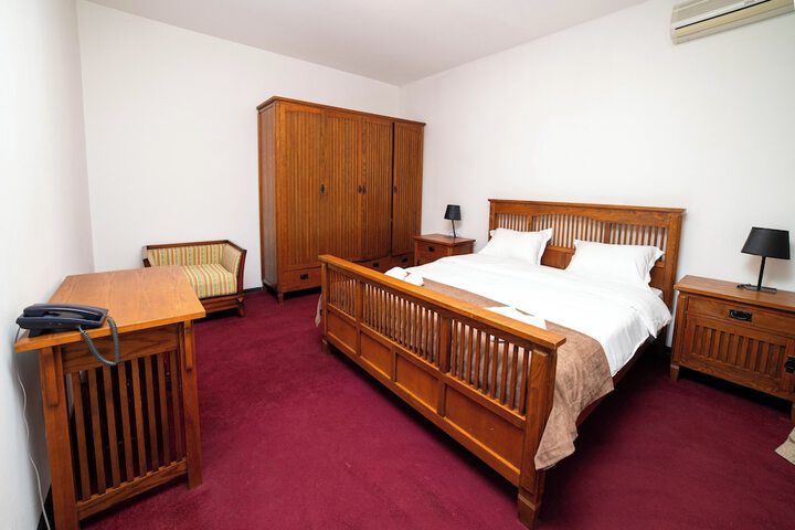 Room 7 of 26