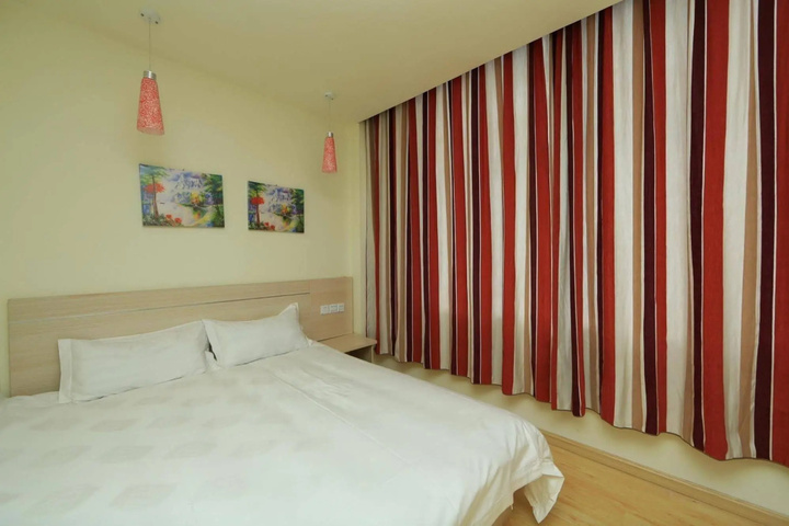 Room 6 of 19