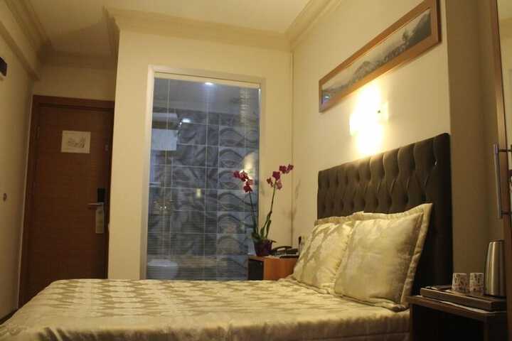 Room 8 of 37