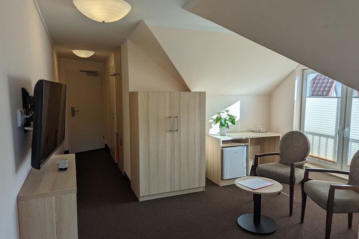 Room 16 of 64