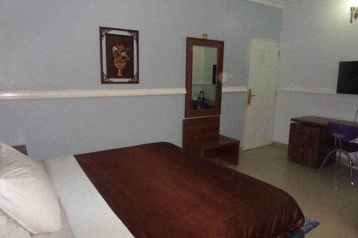 Room 7 of 28