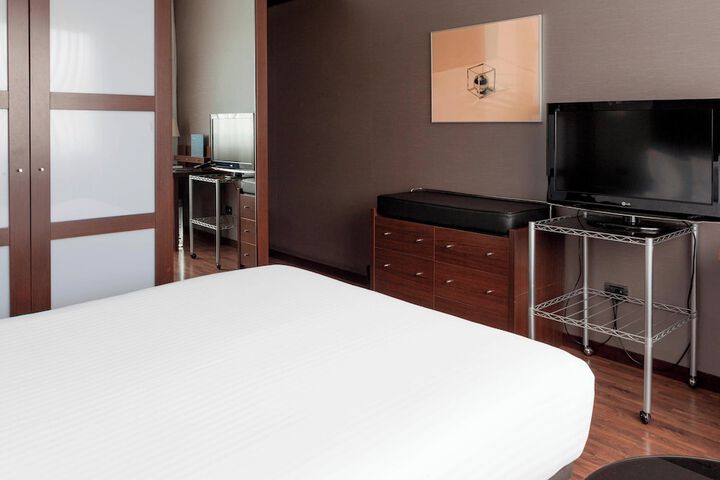 Room 6 of 34