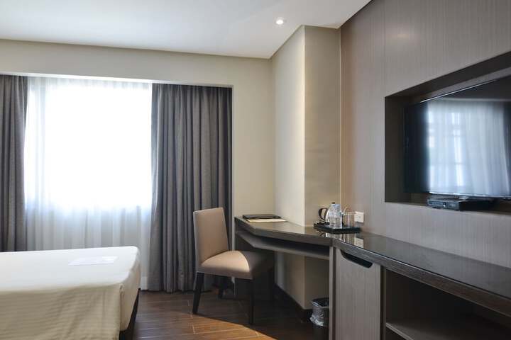 Room 18 of 68