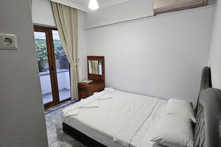 Room 12 of 50