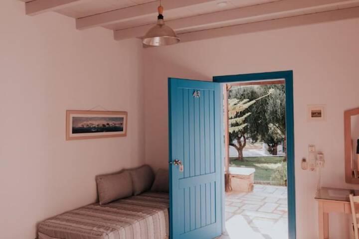 Room 10 of 48