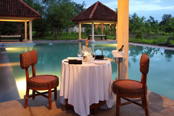 Hotel with Pool