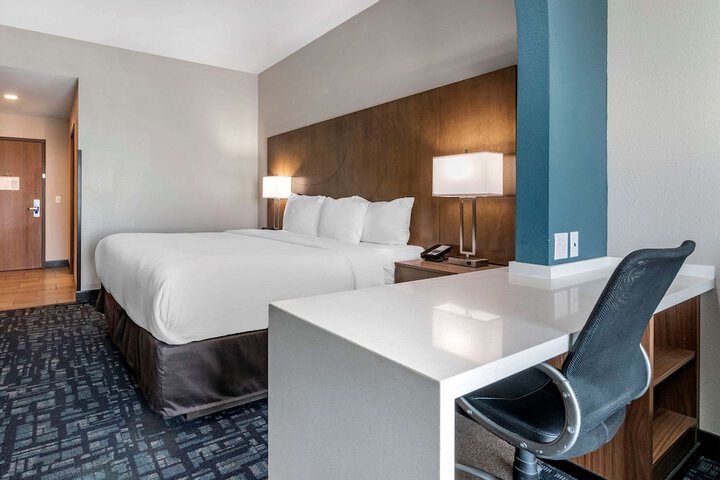 Suite (1 of 14)