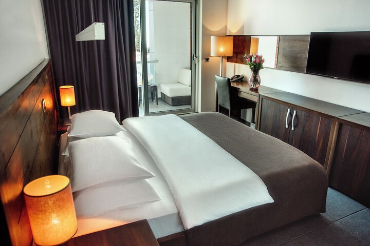 Room 42 of 114