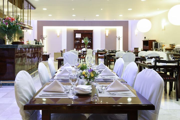 Ballroom/Hall 45 of 48