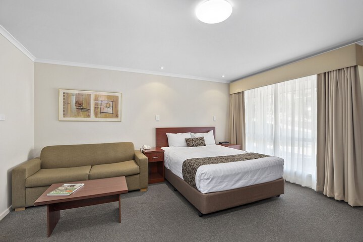 Room 6 of 92
