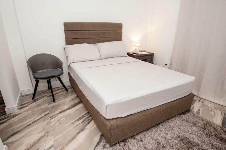 Room 9 of 40